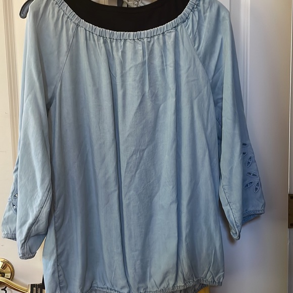 Blue - Picture 4 of 7